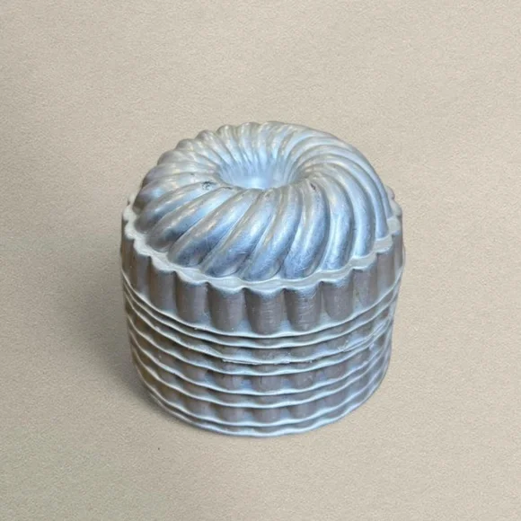 Vintage Aluminum Swirl Gelatin Molds – Set of 8 | Mid Century Kitchenware - Picture 2 of 6